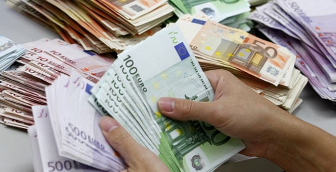 Euro rekorda, dolar yine ateşlendi