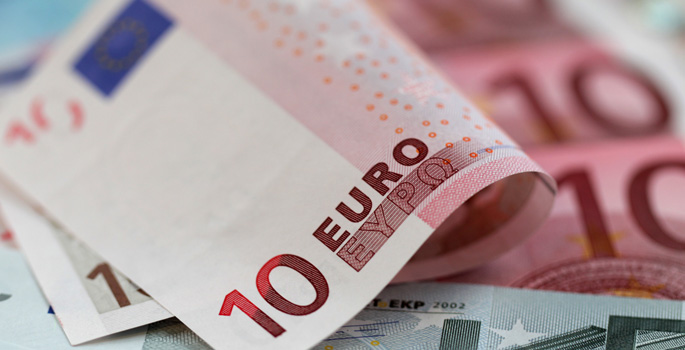 Siyasi riskler euronun frenini boşalttı