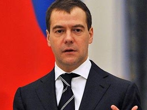 Medvedev Davutoğlu'nu kutladı