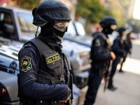 Mısır'da polisler emniyet müdürlüğünü bastı