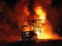 Tunceli'de teröristler 3 aracı yaktı