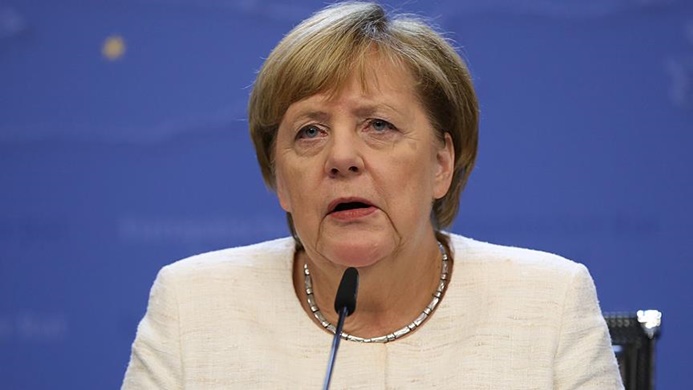 Merkel Alman ekonomisi 'sert Brexit'e hazır